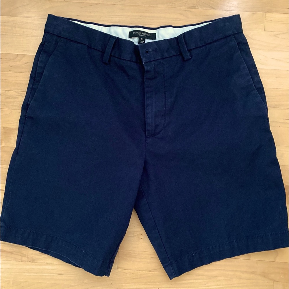 Banana Republic Aiden short. Navy blue 31